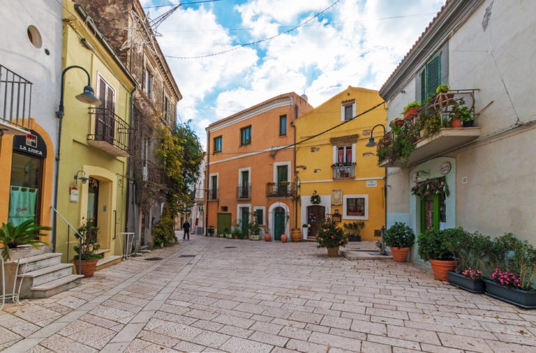 Molise in moto: alla scoperta dei borghi più belli shutterstock 575076751 768x506 - Molise in moto: alla scoperta dei borghi più belli