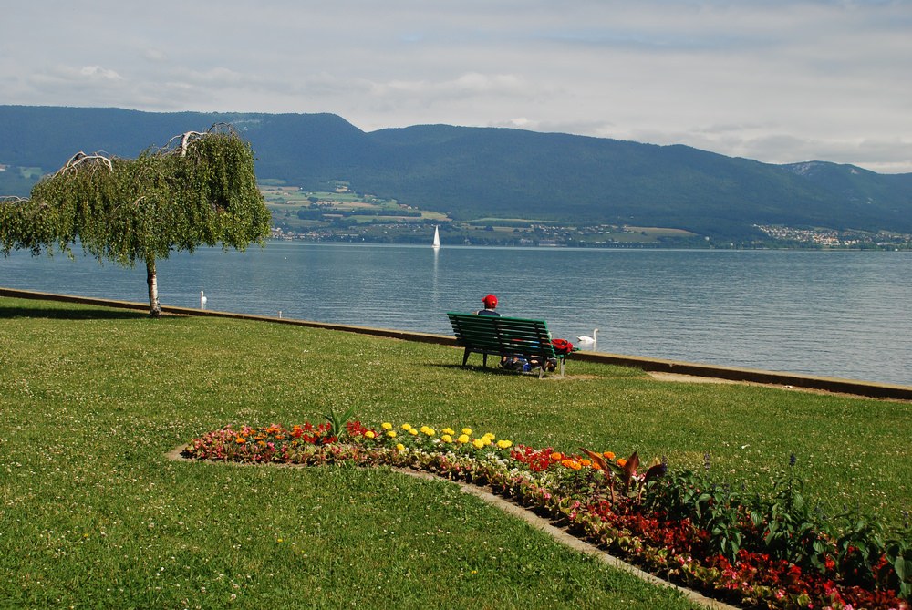 Lago di Neuchâtel, un giro in moto alla scoperta della Svizzera