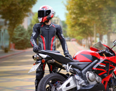 Pantaloni moto: consigli e modelli per inverno ed estate - TrueRiders