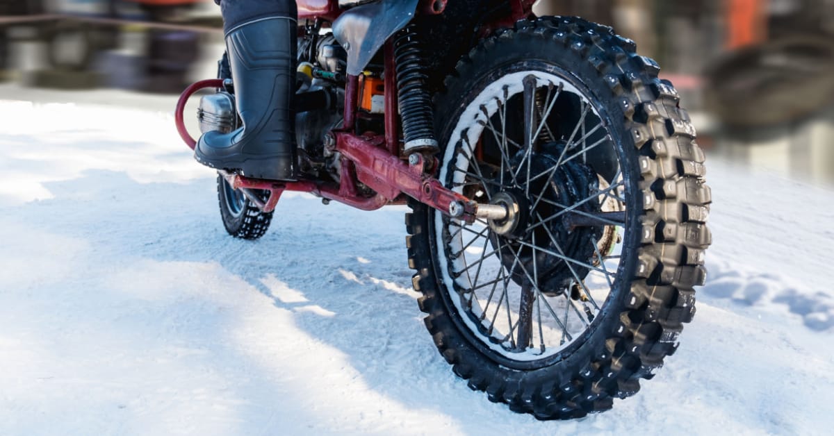 In moto sulla neve: prepara al meglio le tue gomme - TrueRiders