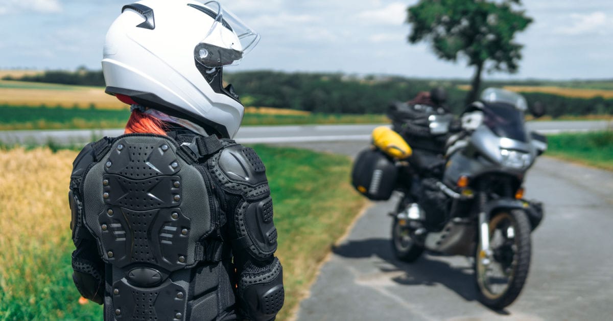 Protezioni per la schiena da moto: Guida per scegliere la protezione ·  Motocard