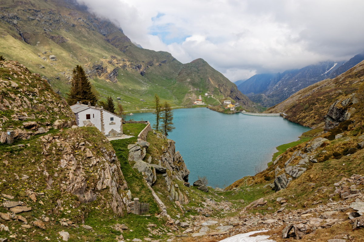 Immerso nella natura più rigogliosa del Piemonte questa lago è davvero